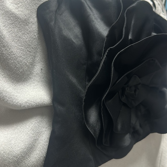 Beautiful top - Picture 2 of 5